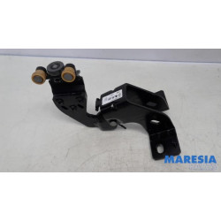 Opel - Vivaro - Schiebetürrolle rechts