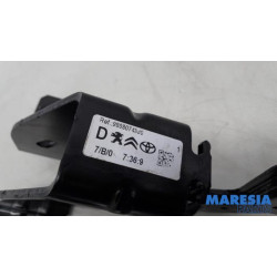 Opel - Vivaro - Schiebetürrolle rechts