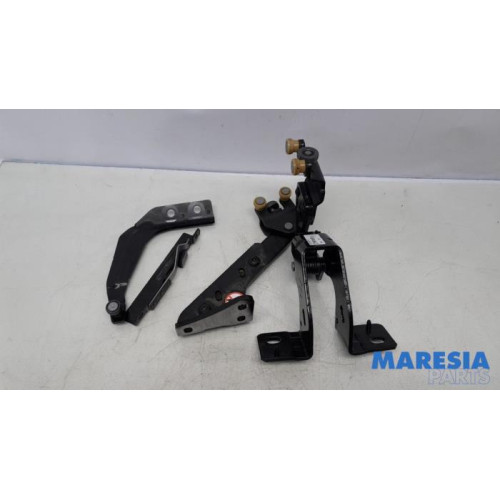 Opel - Vivaro - Schiebetürrolle rechts