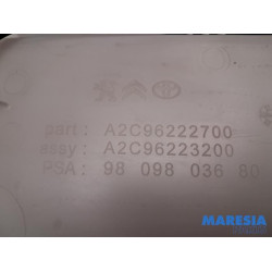 Opel - Vivaro - Scheibensprühertank vorne