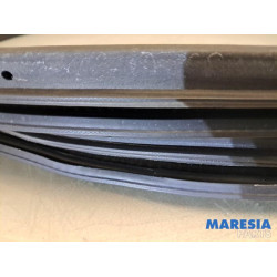 Opel - Vivaro - Türgummi 2-türig links