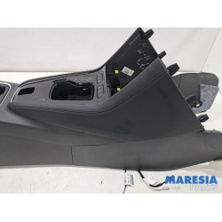 Opel - Grandland X - Middle console