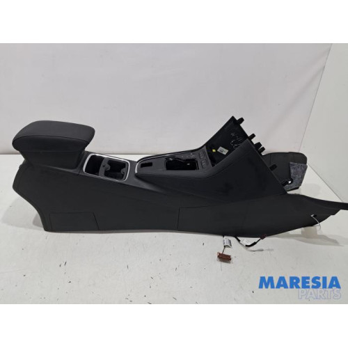 Opel - Grandland X - Middle console