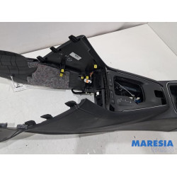 Opel - Grandland X - Middle console