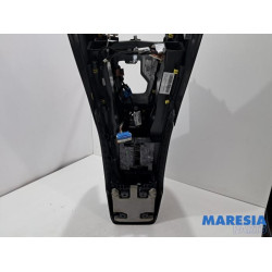 Opel - Grandland X - Middle console