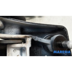 Opel - Vivaro - Scharnier deur rechts-achter