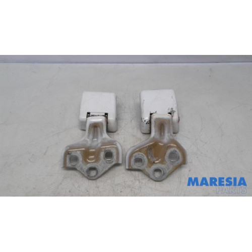 Opel - Vivaro - Scharnier deur rechts-achter