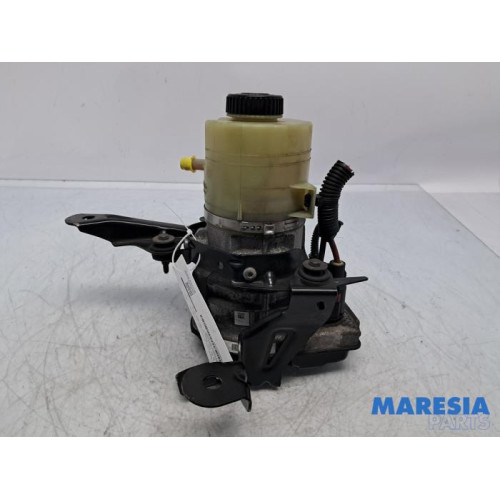 Renault - Trafic - Power steering pump