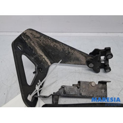 Renault - Trafic - Schuifdeurrol rechts