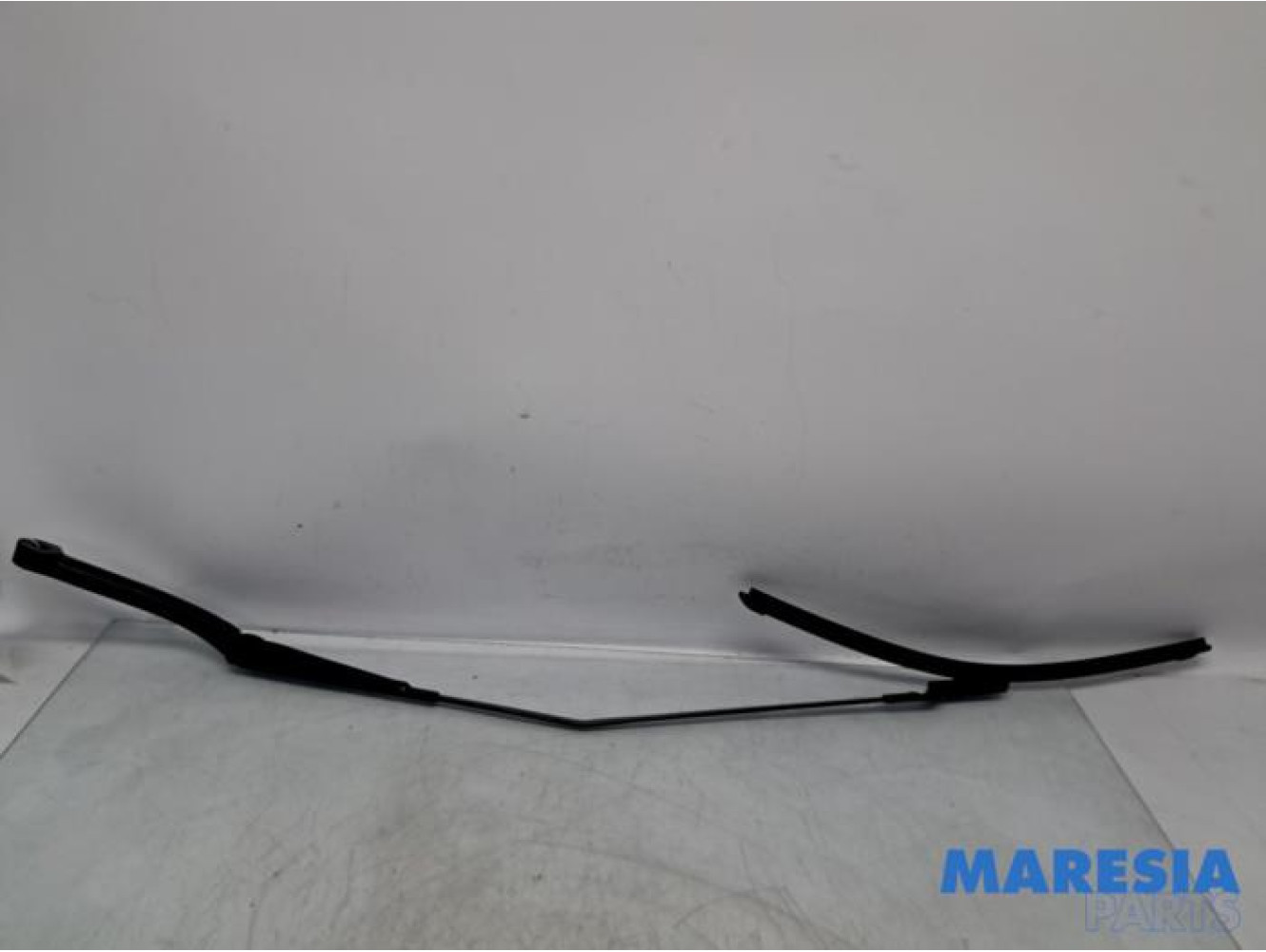 Renault - Trafic - Front wiper arm