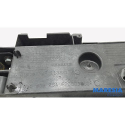 Renault - Clio - Lock plate