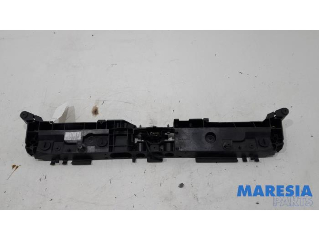 Renault - Clio - Lock plate