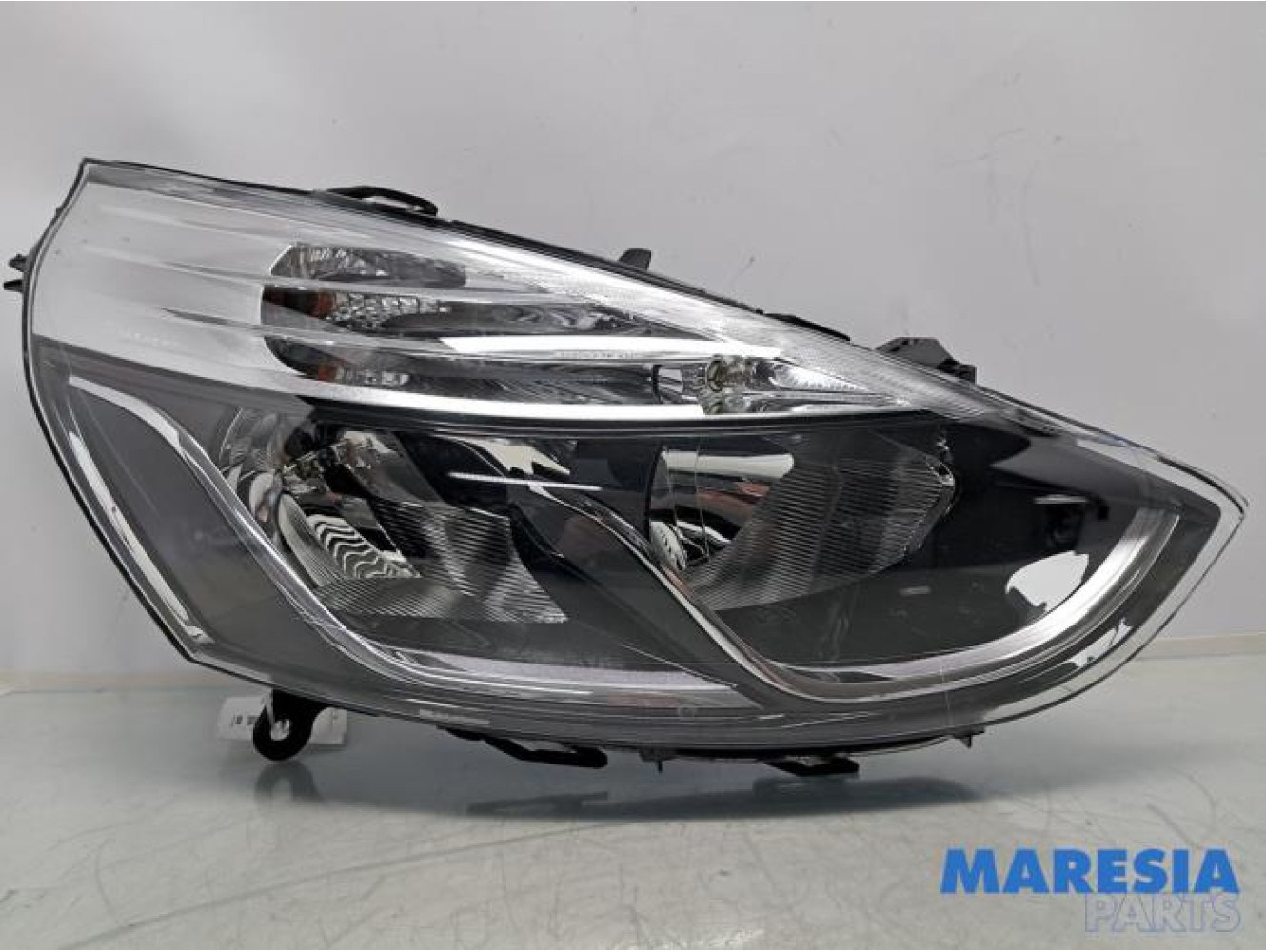 Renault - Clio - Phare droit
