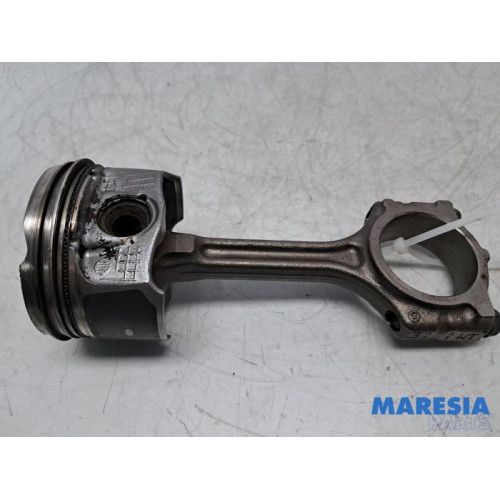 Renault - Scenic - Drijfstang