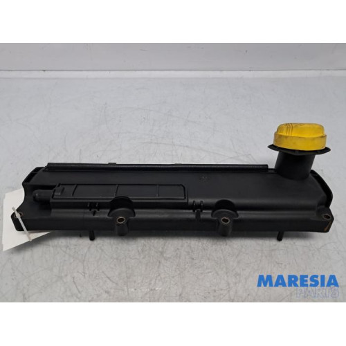 Renault - Clio - Rocker cover