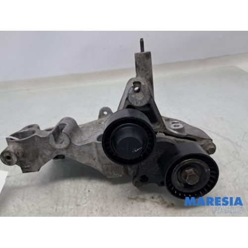 Renault - Master - Dynamosteun onder