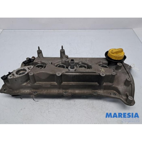 Renault - Megane - Rocker cover