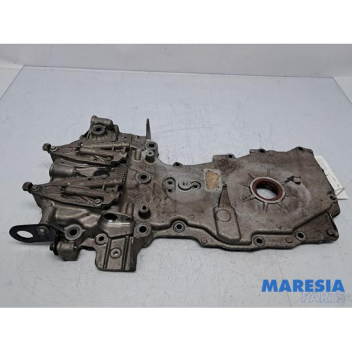 Renault - Megane - Couvercle de distribution