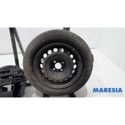 Renault - Clio - Krikset + reservewiel