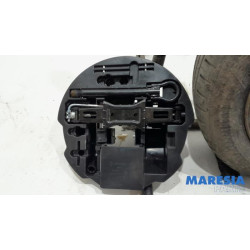 Renault - Clio - Krikset + reservewiel