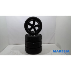 Renault - Clio - Sportvelgenset + banden