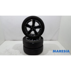 Renault - Clio - Sportvelgenset + banden