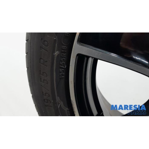 Renault - Clio - Sportvelgenset + banden