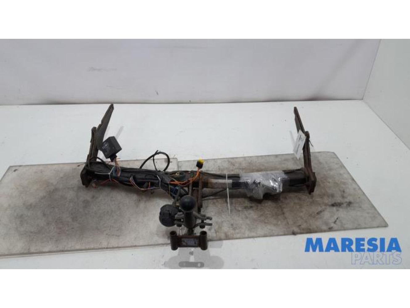 Renault - Clio - Towbar