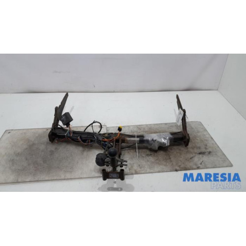 Renault - Clio - Towbar