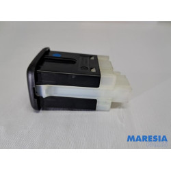 Opel - Karl - AUX / USB connection