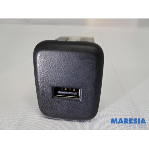 Opel - Karl - AUX / USB connection