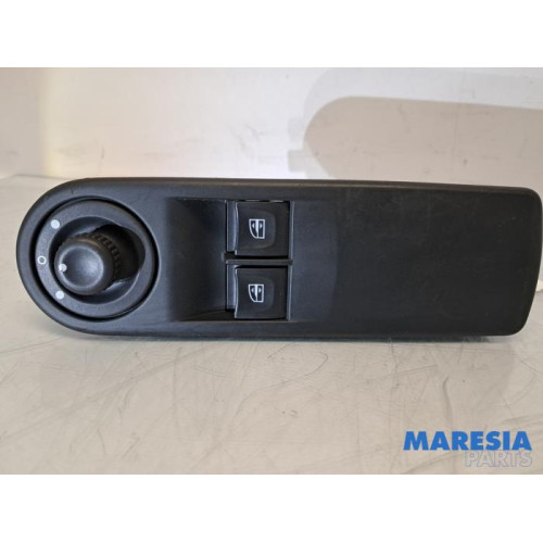Renault - Clio - Multi-functional window switch