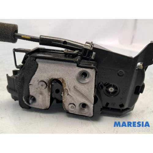 Renault - Clio - Front door lock mechanism 4-door, right