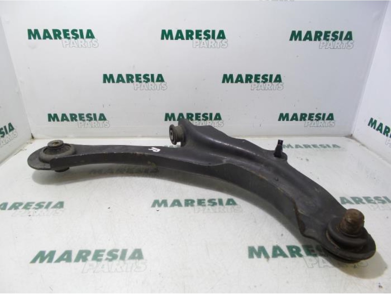 Renault - Megane - Front lower wishbone, right