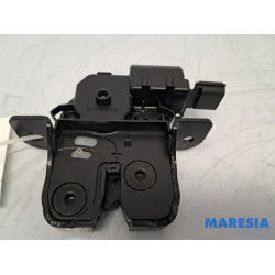 Renault - Clio - Tailgate lock mechanism