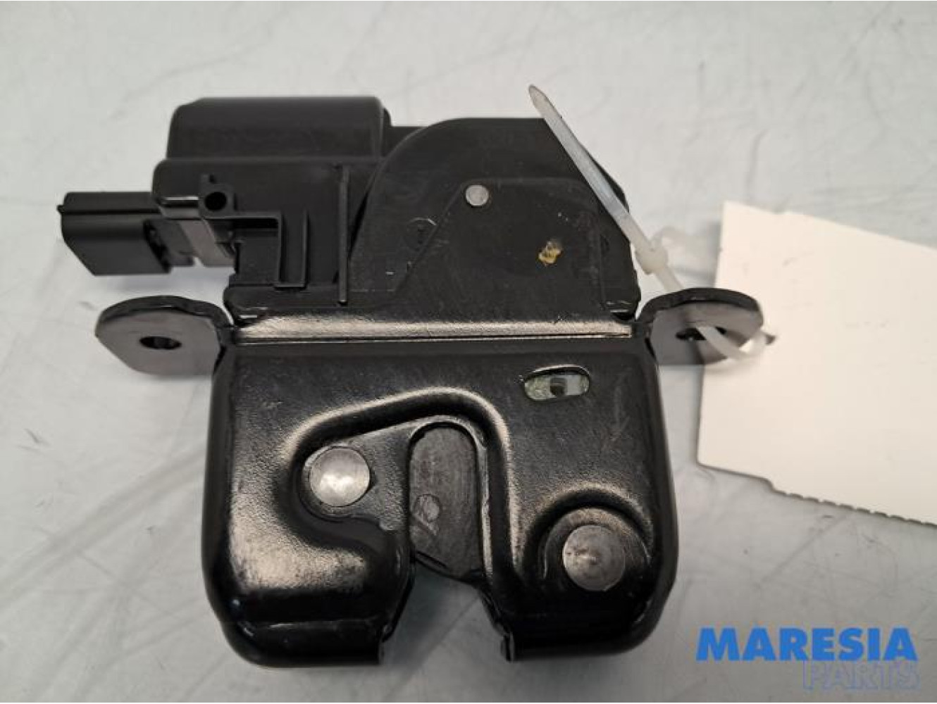 Renault - Clio - Tailgate lock mechanism