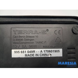 Renault - Clio - Tyre pump