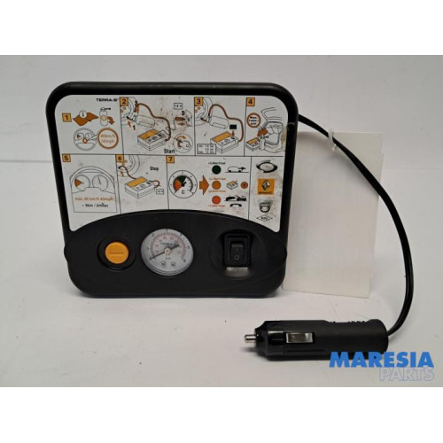 Renault - Clio - Tyre pump
