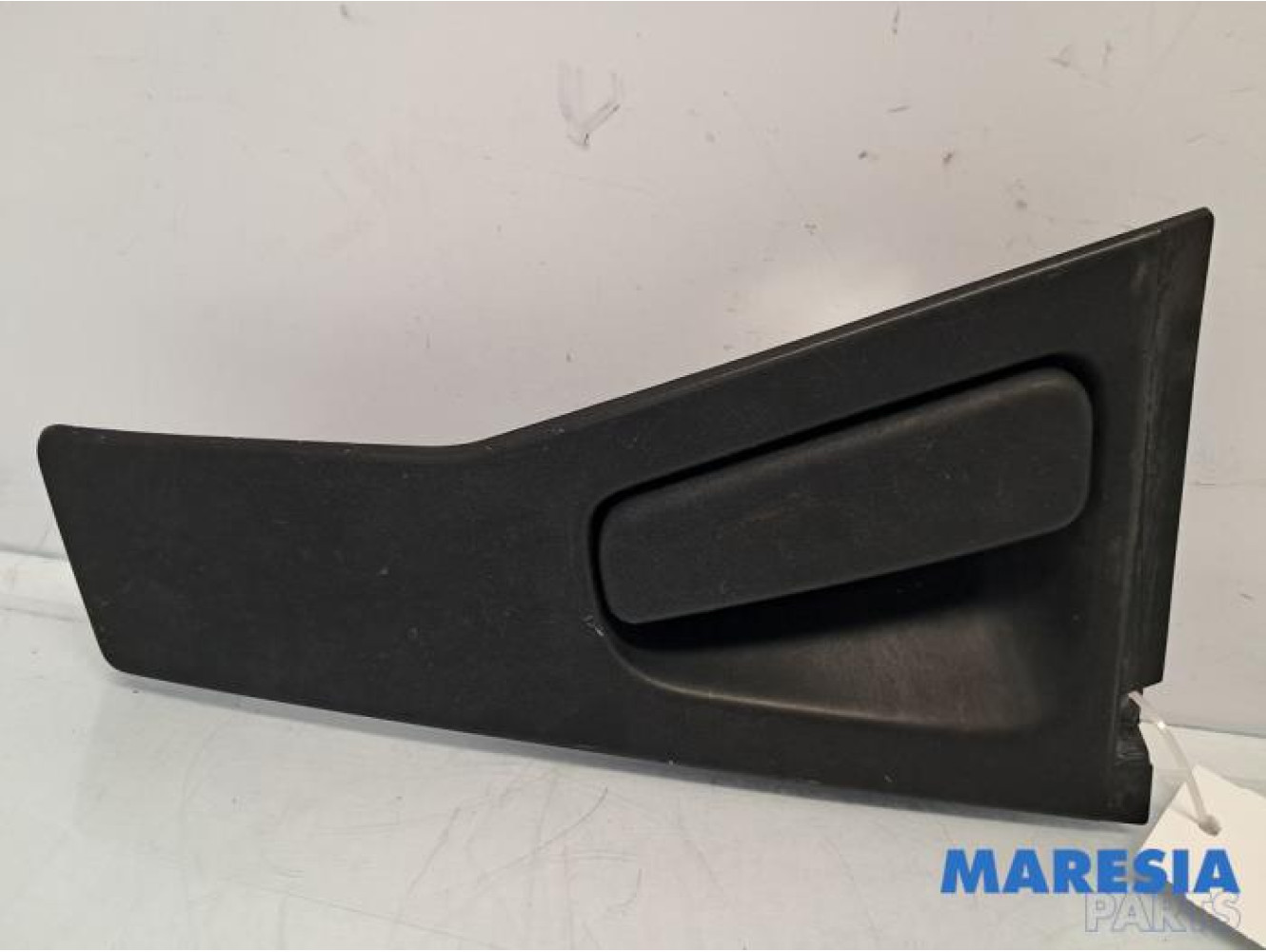Renault - Clio - Rear door handle 4-door, right
