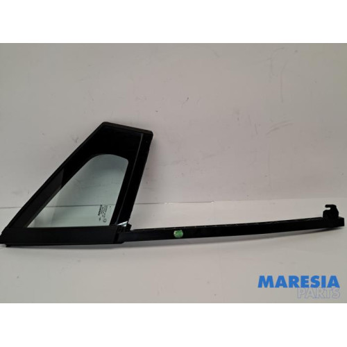 Renault - Clio - Quarter light, front right