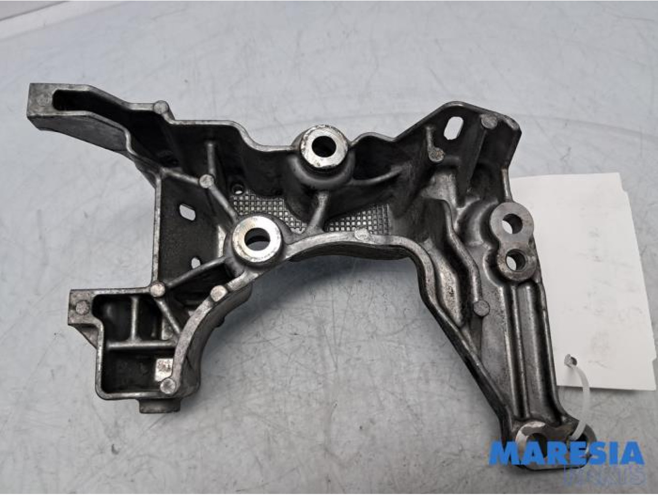 Peugeot - Partner - Alternator upper bracket