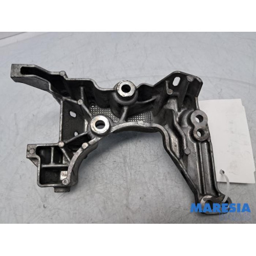 Peugeot - Partner - Alternator upper bracket