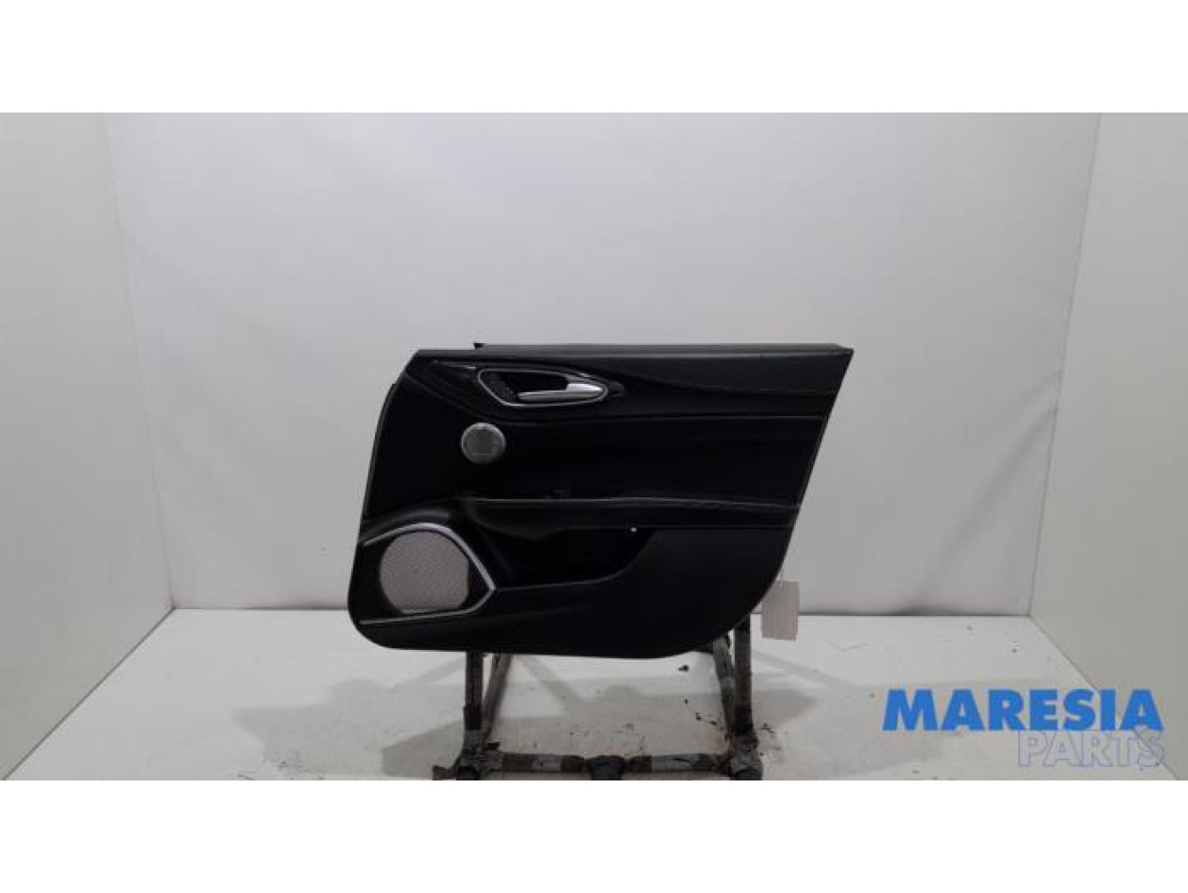 Alfa Romeo - Giulia - Front door trim 4-door, right