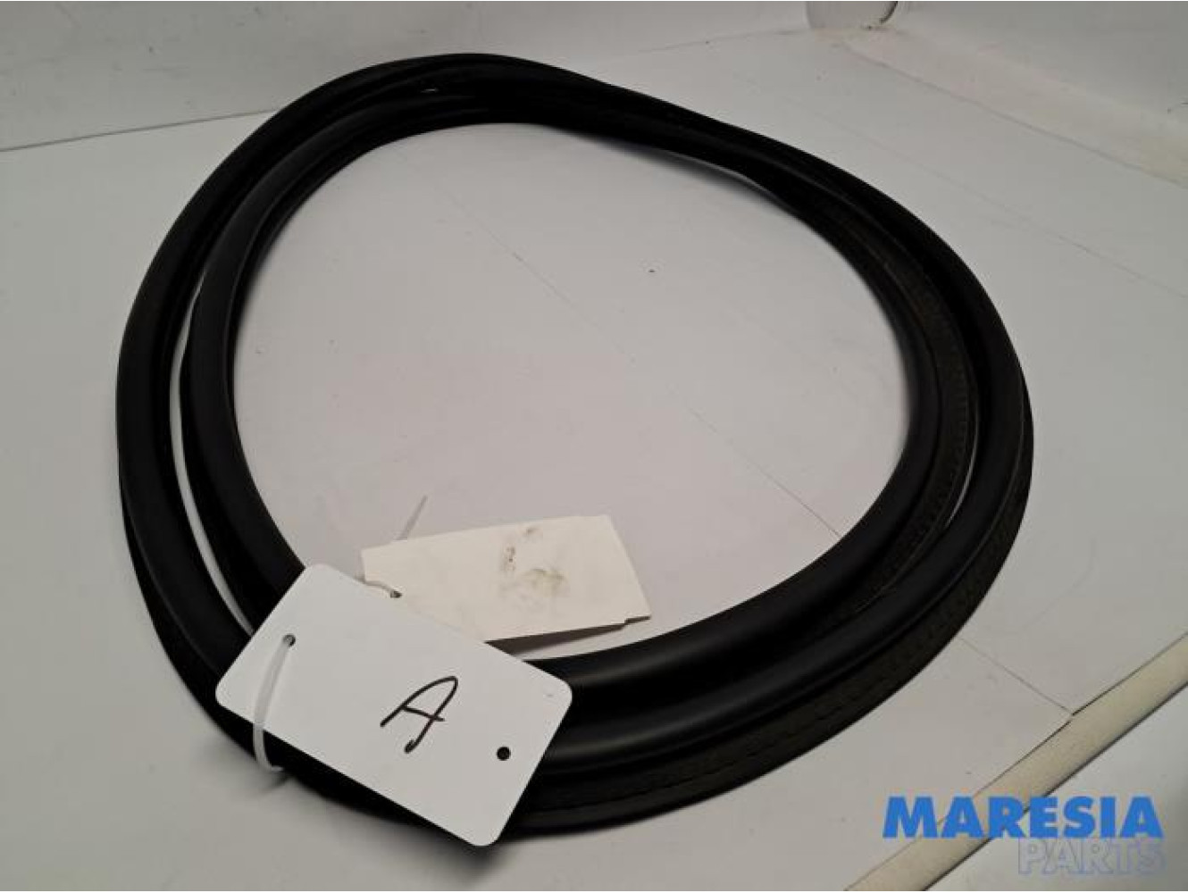 Opel - Grandland X - Tailgate seal