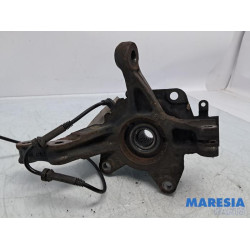 Renault - Clio - Knuckle, front right