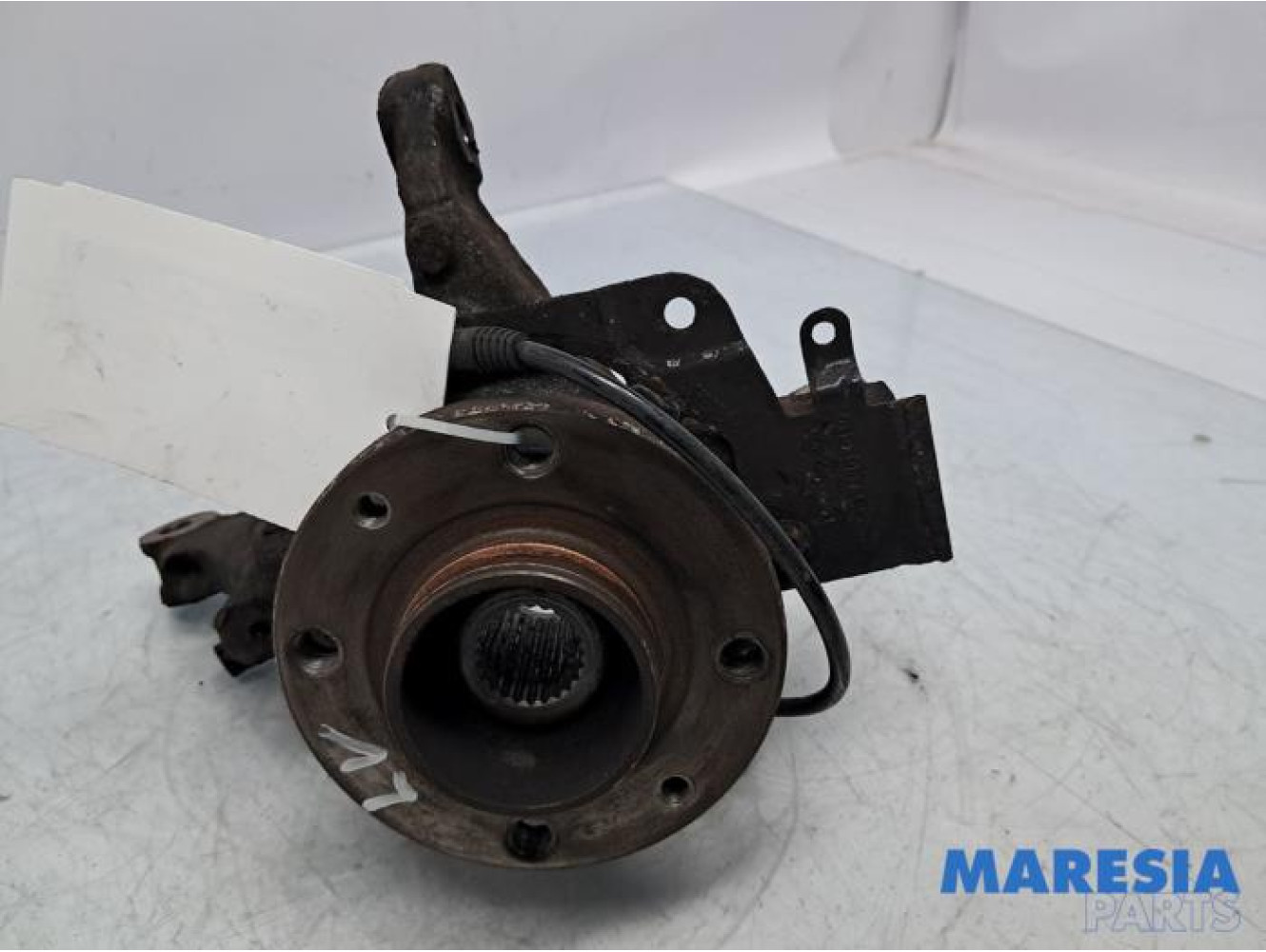 Renault - Clio - Knuckle, front left