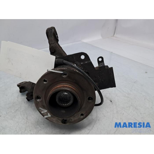 Renault - Clio - Knuckle, front left