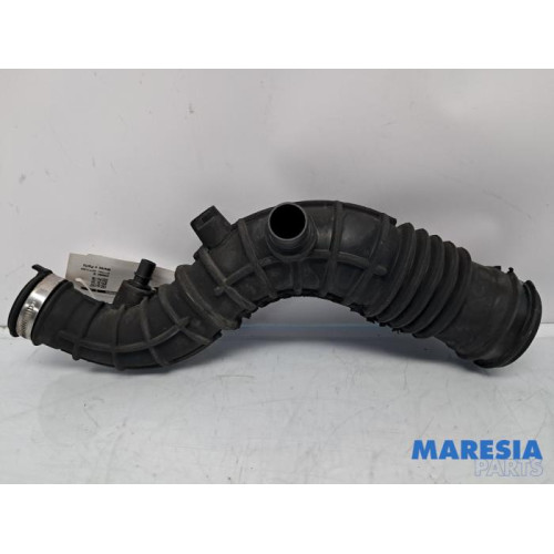 Renault - Clio - Air intake hose