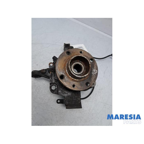 Renault - Clio - Fusee rechts-voor