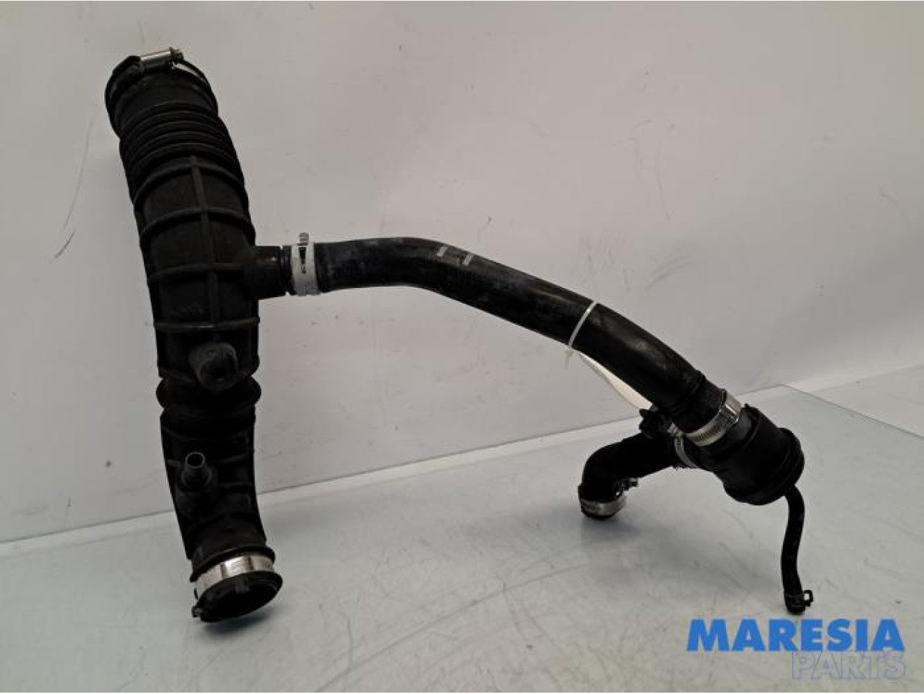 Renault - Clio - Air intake hose